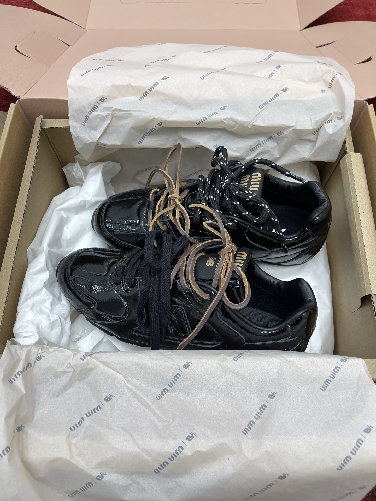 MiuMiu x NB530系列 “黑漆皮”女款