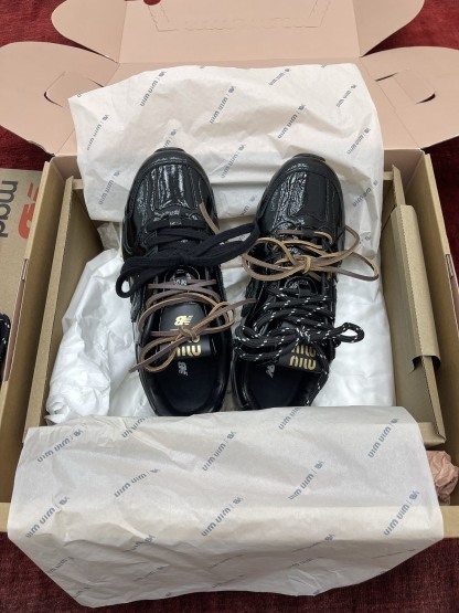 MiuMiu x NB530系列 “黑漆皮”女款