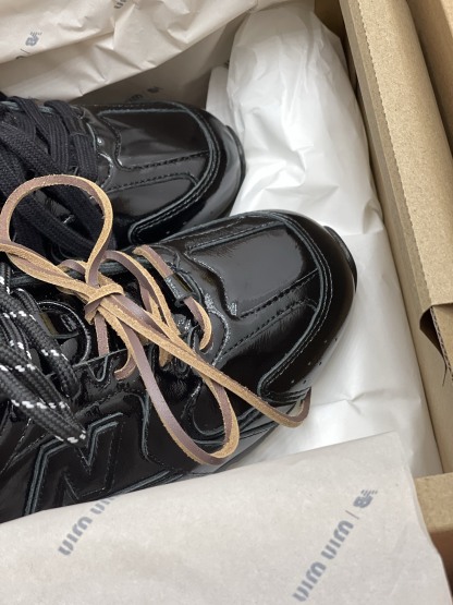 MiuMiu x NB530系列 “黑漆皮”女款