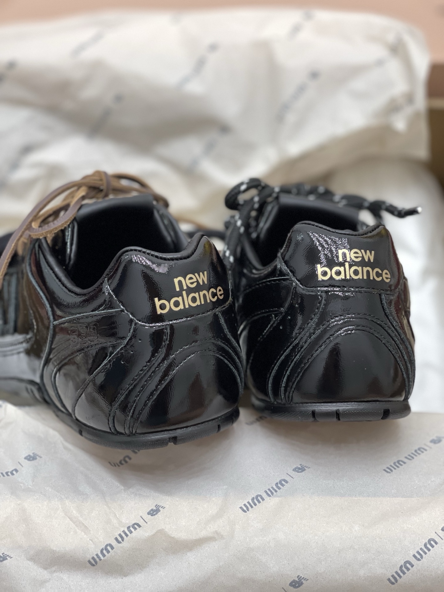 MiuMiu x NB530系列 “黑漆皮”女款