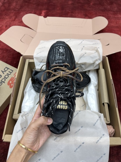 MiuMiu x NB530系列 “黑漆皮”女款