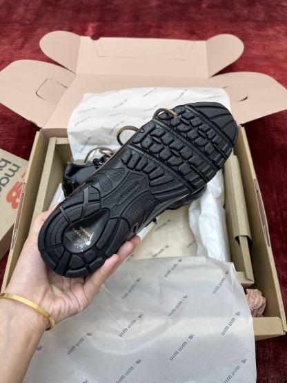 MiuMiu x NB530系列 “黑漆皮”女款