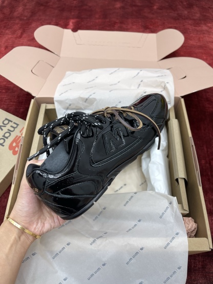 MiuMiu x NB530系列 “黑漆皮”女款