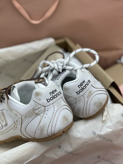 MiuMiu x NB530系列 “白皮”男女同款