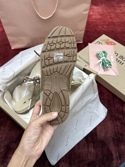 MiuMiu x NB530系列 “半拖”女款