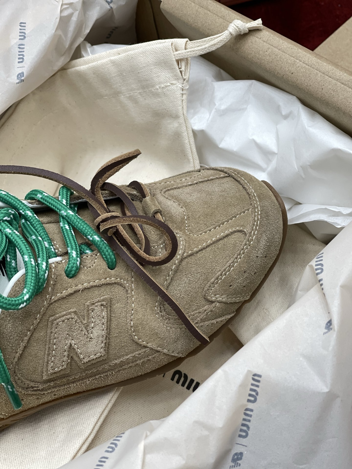 MiuMiu x NB530系列 “半拖”女款