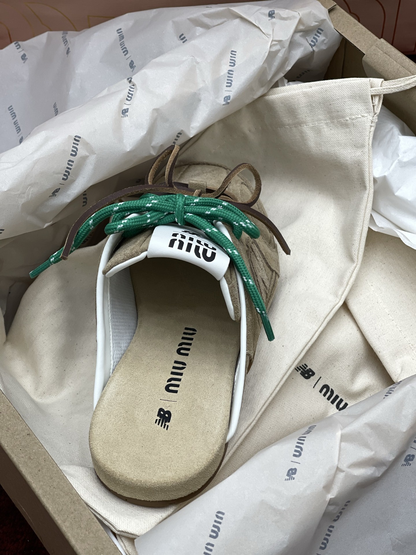 MiuMiu x NB530系列 “半拖”女款