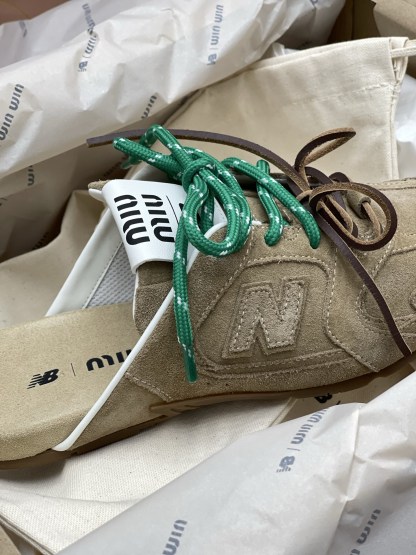 MiuMiu x NB530系列 “半拖”女款