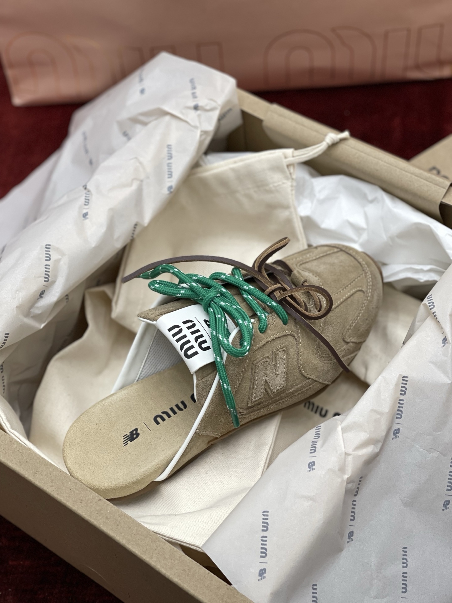 MiuMiu x NB530系列 “半拖”女款