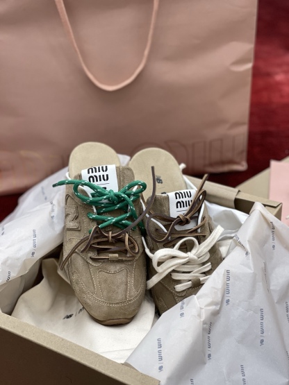 MiuMiu x NB530系列 “半拖”女款