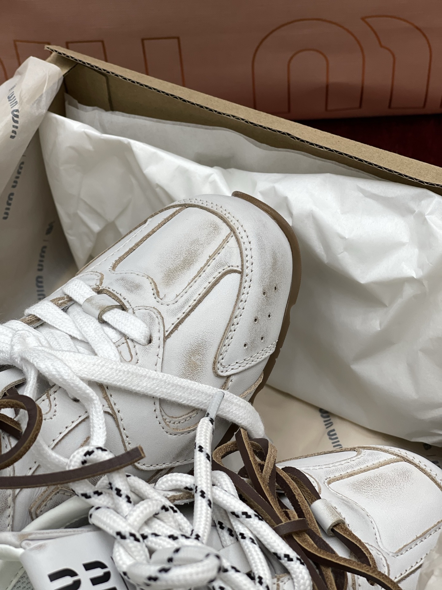 MiuMiu x NB530系列 “半拖”女款