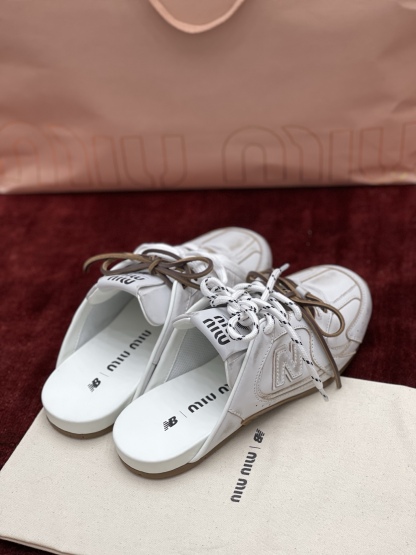 MiuMiu x NB530系列 “半拖”女款