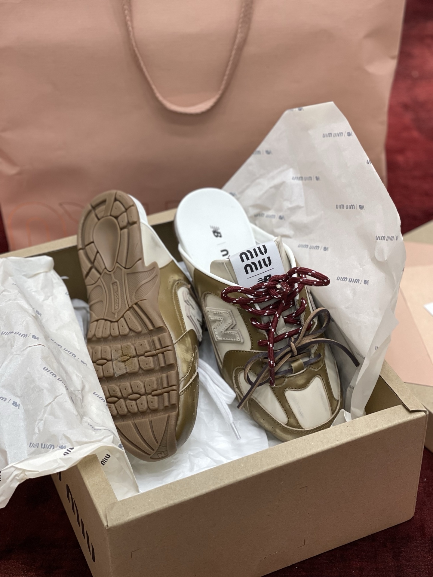 MiuMiu x NB530系列 “半拖”奶茶棕