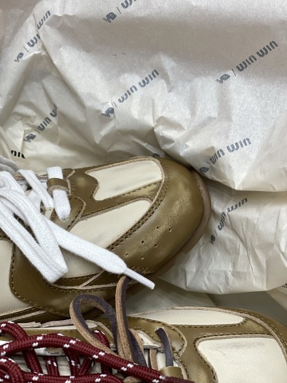 MiuMiu x NB530系列 “半拖”奶茶棕