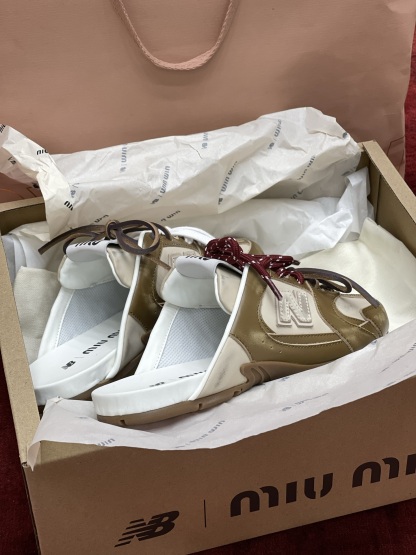 MiuMiu x NB530系列 “半拖”奶茶棕