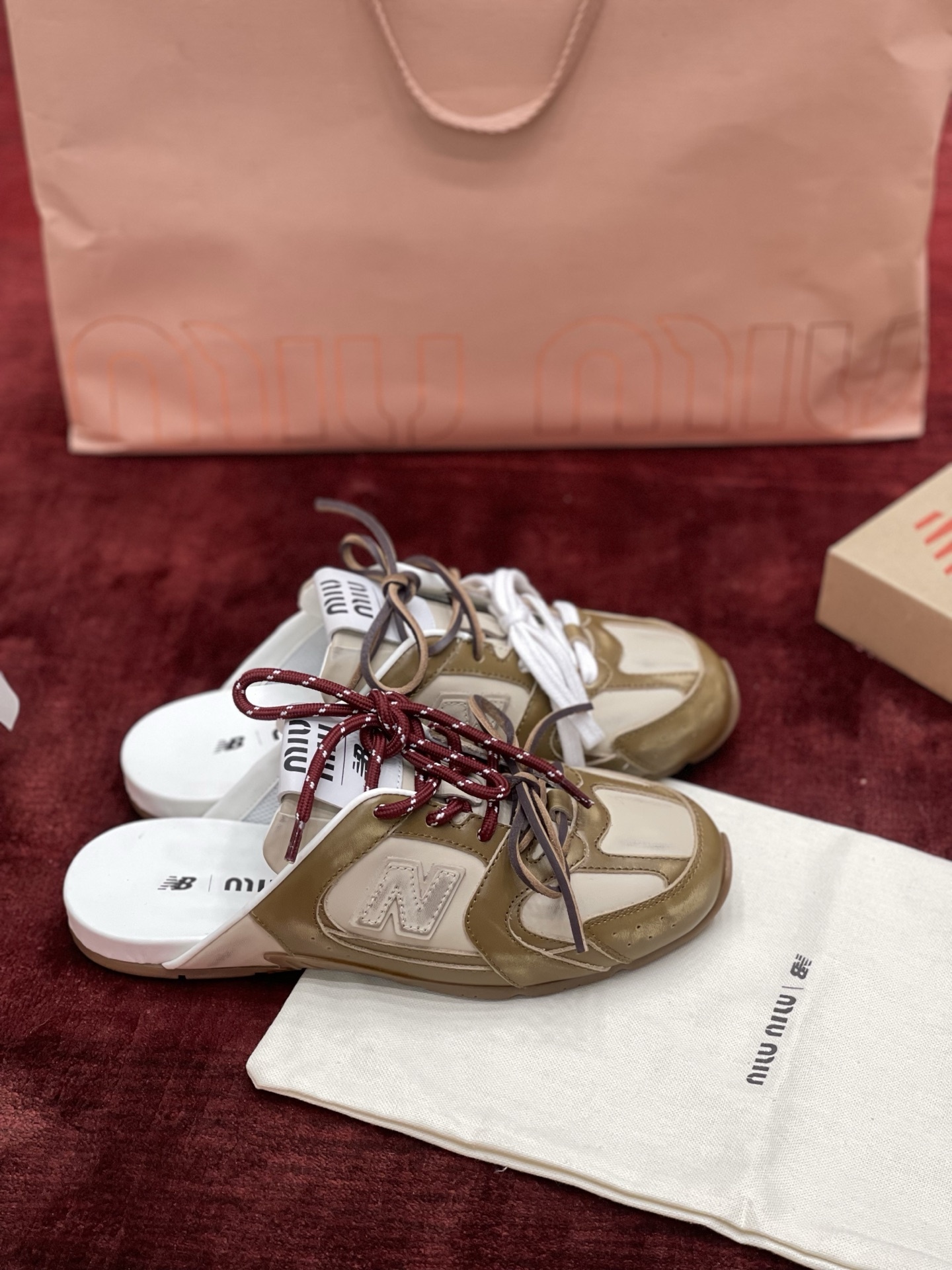 MiuMiu x NB530系列 “半拖”奶茶棕