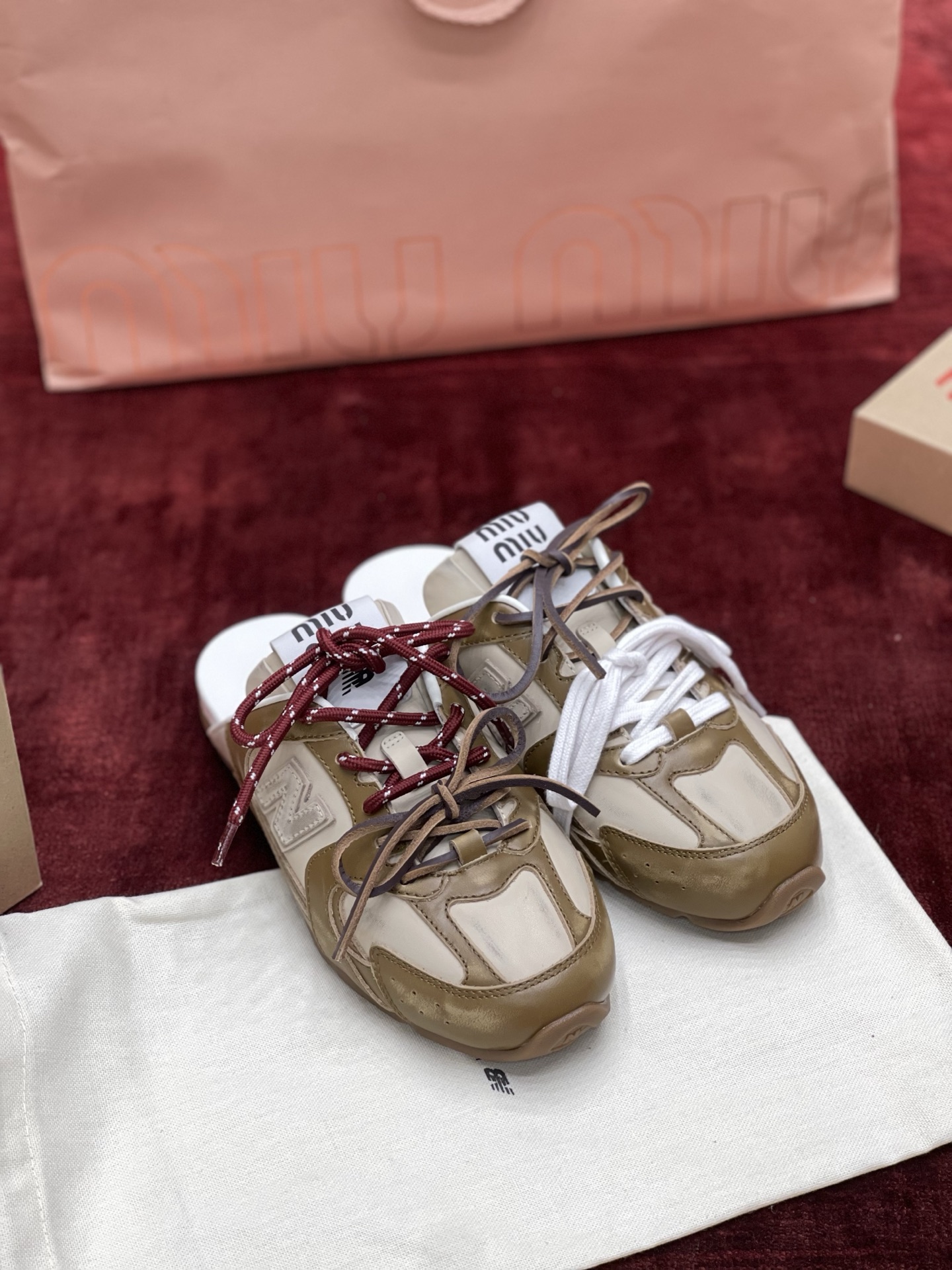 MiuMiu x NB530系列 “半拖”奶茶棕