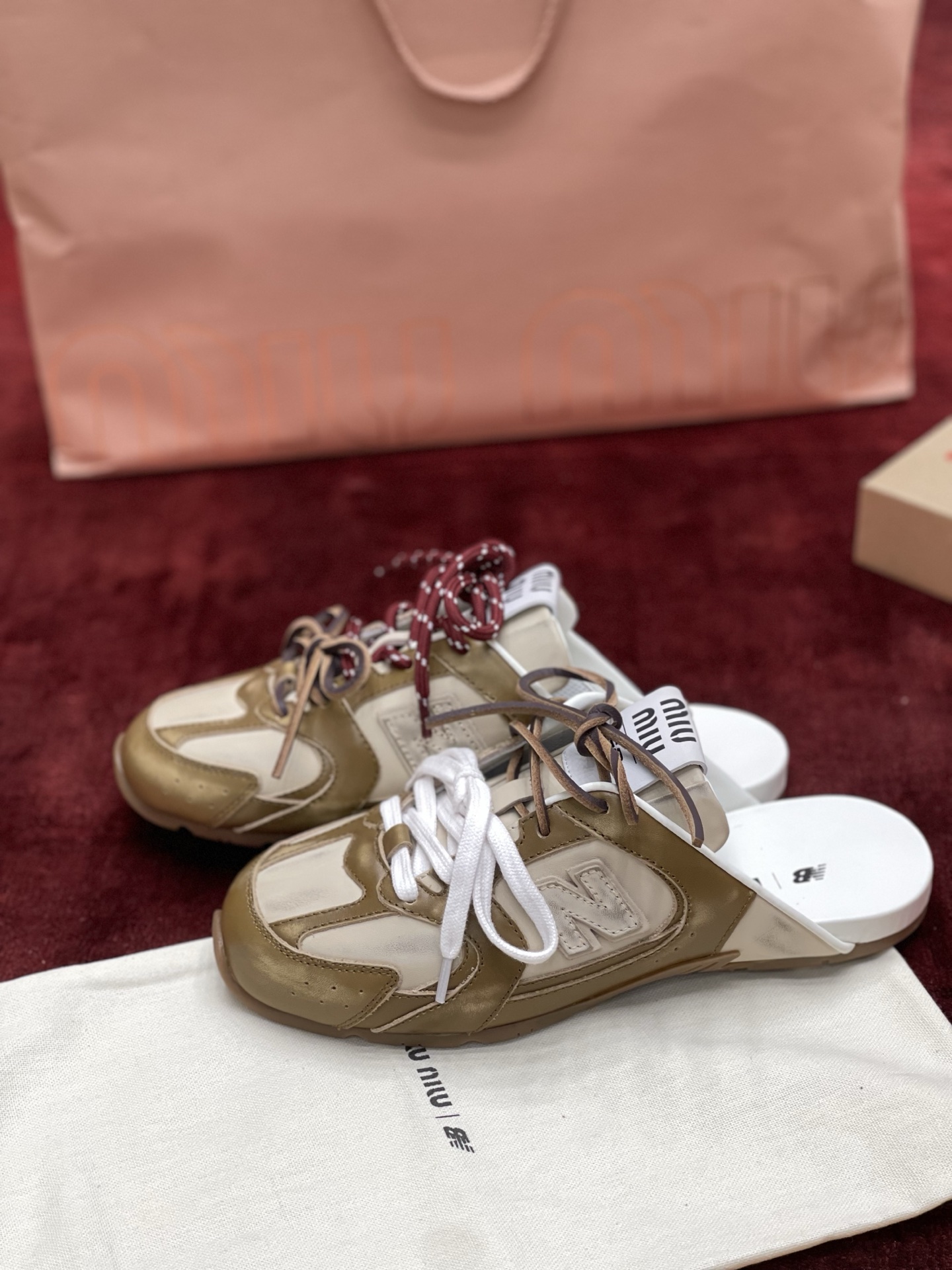 MiuMiu x NB530系列 “半拖”奶茶棕