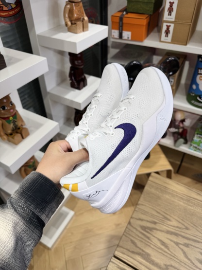 KOBE 8 Protro 紫金湖人   尺碼 40-48.5「US7-14」 HF9550-100