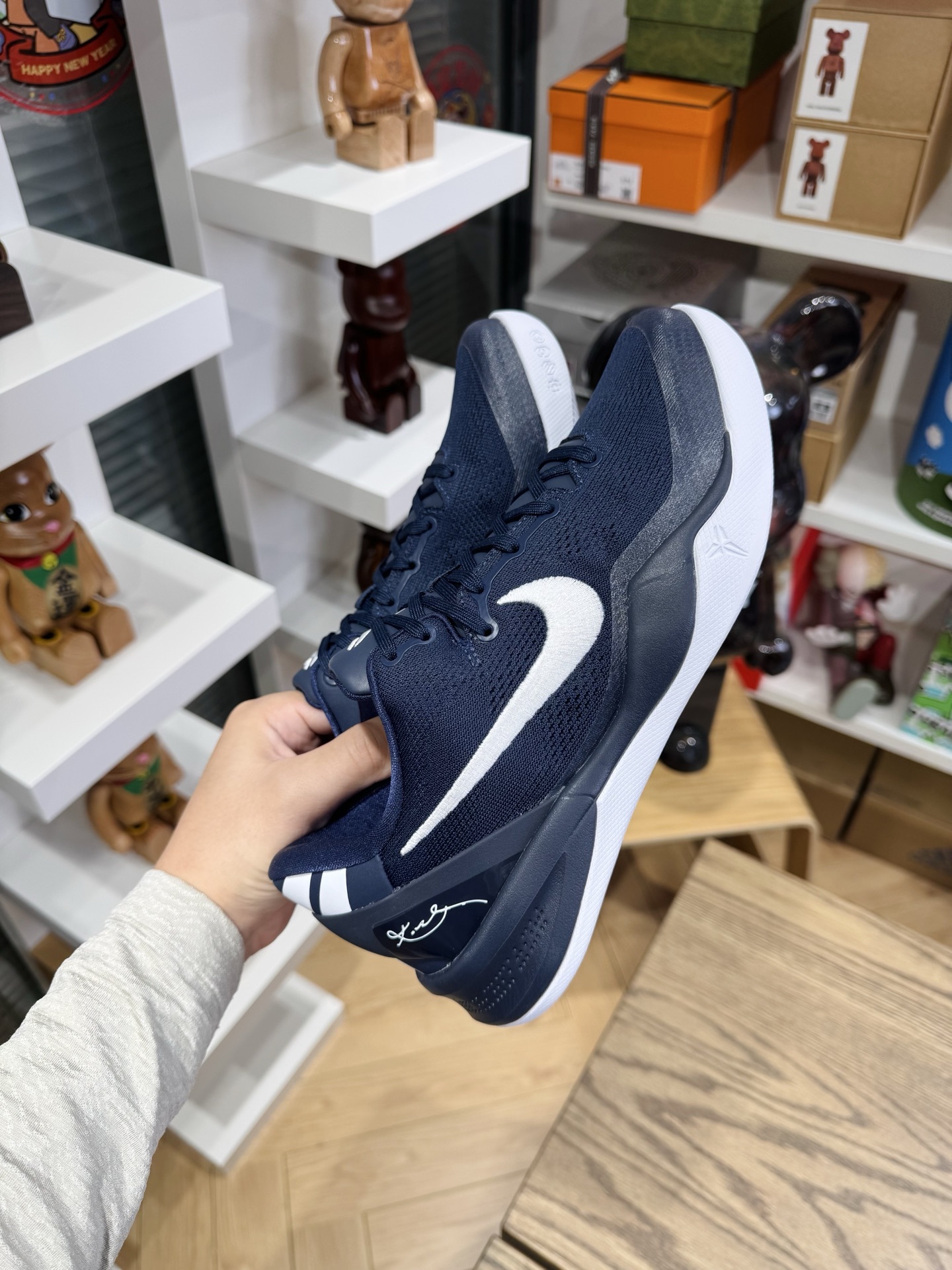 KOBE 8 Protro College Navy 白藍  尺碼 40-48.5「US7-14」 HF9550-400