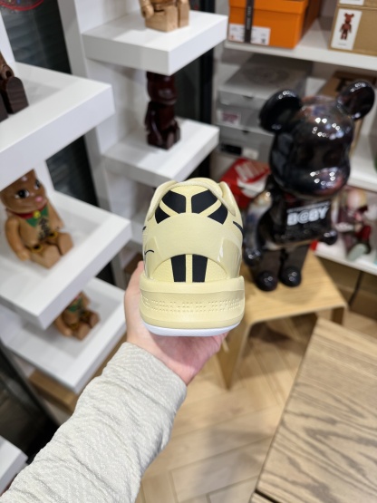 💯KOBE 8 棕色  尺碼 40-48.5「US7-14」HM6469-701