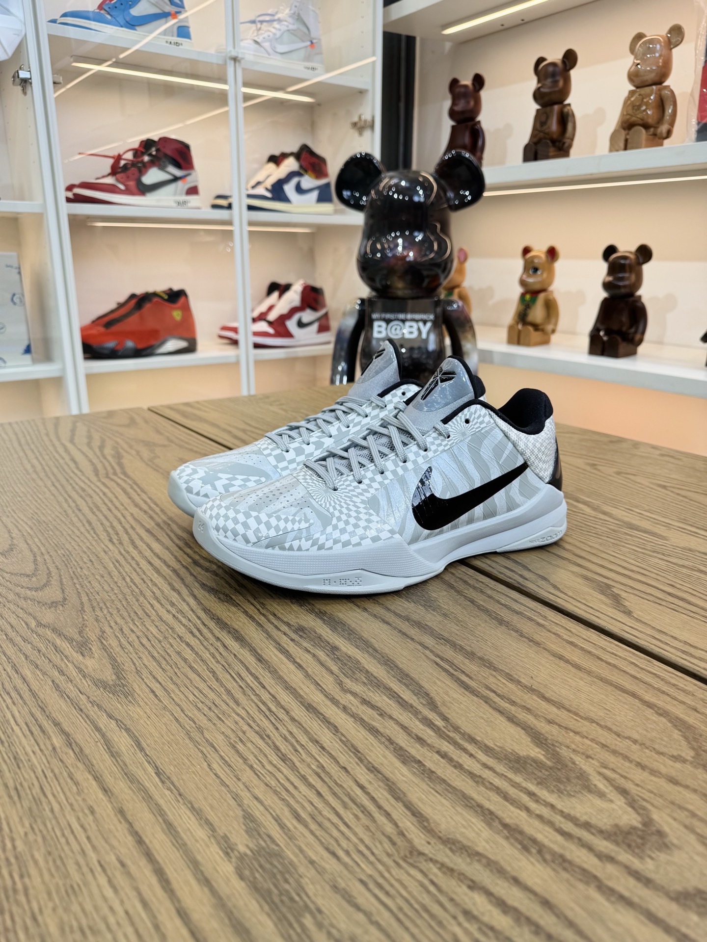 Kobe 5 Protro 白灰斑馬 "Zebra"  尺碼 40-48.5 CD4991-003