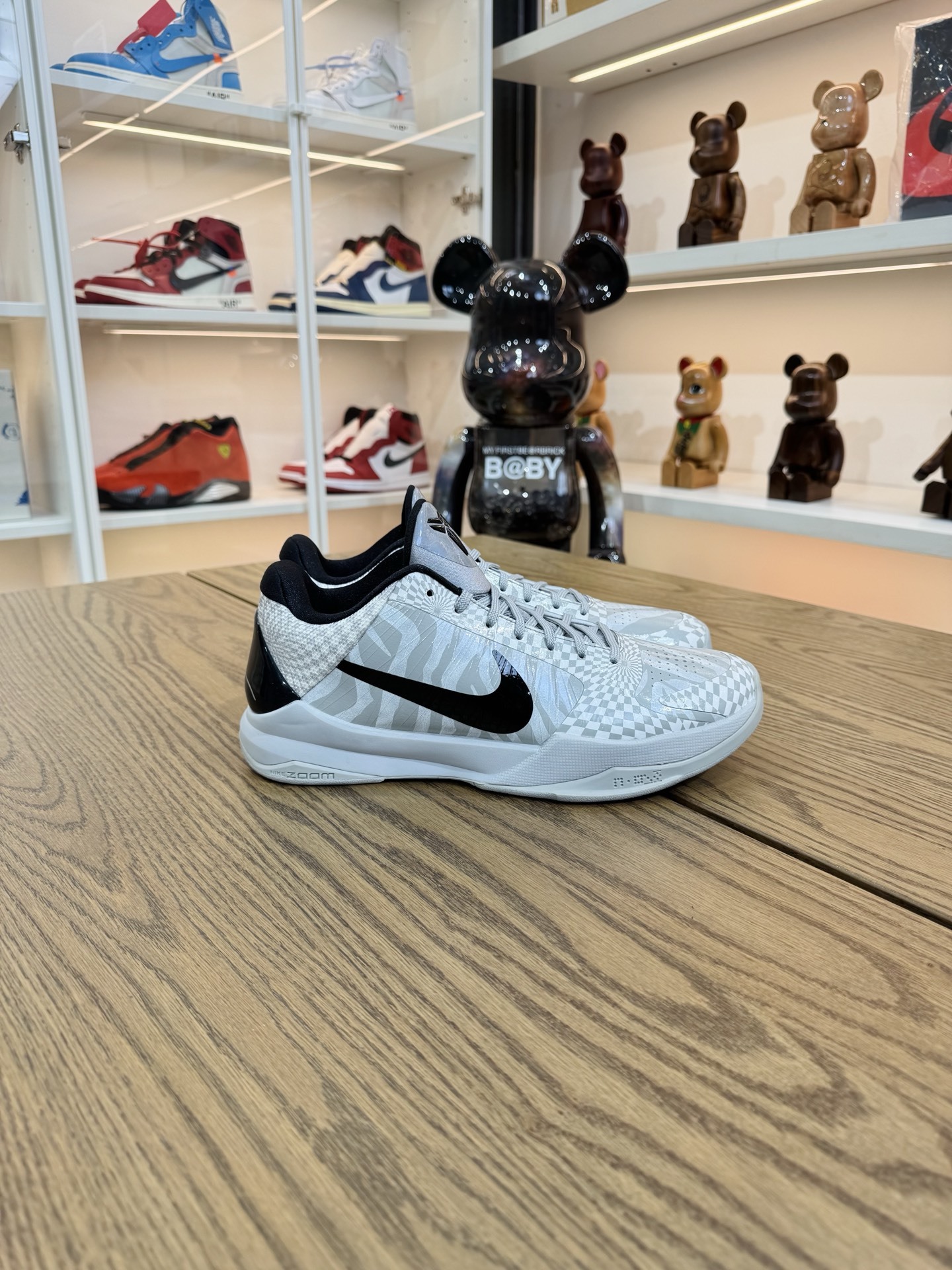 Kobe 5 Protro 白灰斑馬 "Zebra"  尺碼 40-48.5 CD4991-003