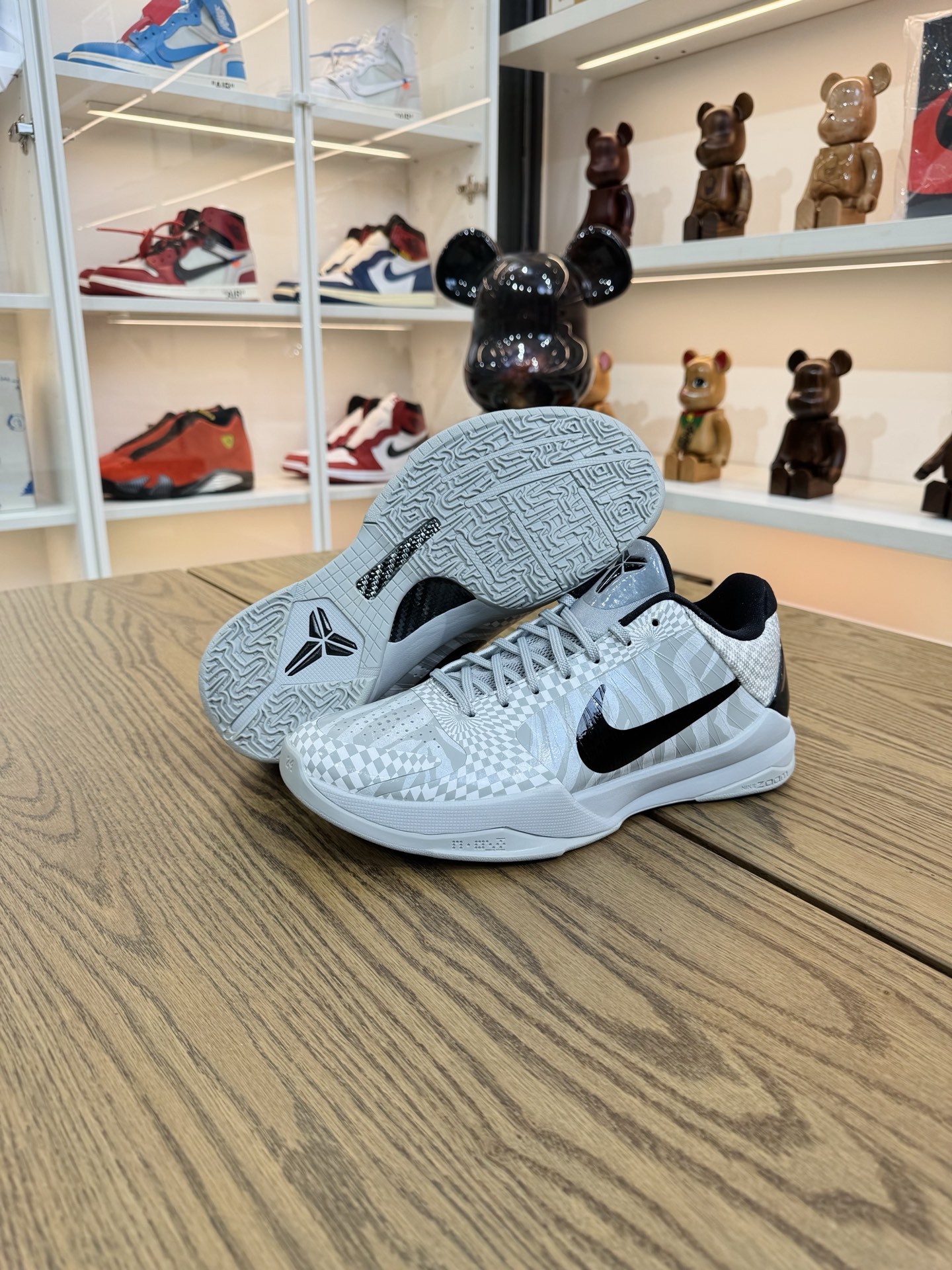 Kobe 5 Protro 白灰斑馬 "Zebra"  尺碼 40-48.5 CD4991-003