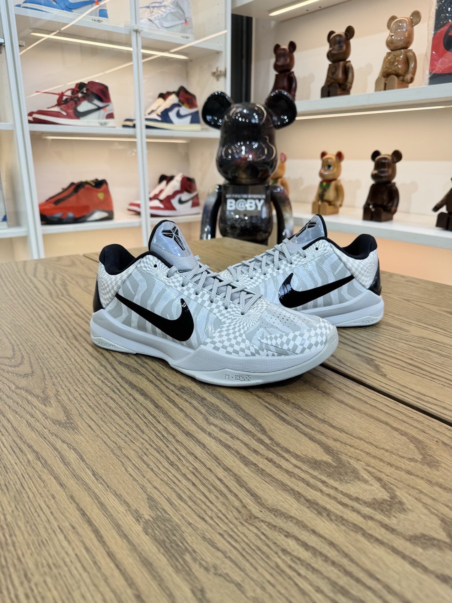Kobe 5 Protro 白灰斑馬 "Zebra"  尺碼 40-48.5 CD4991-003