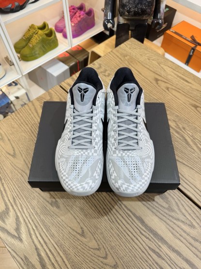 Kobe 5 Protro 白灰斑馬 "Zebra"  尺碼 40-48.5 CD4991-003