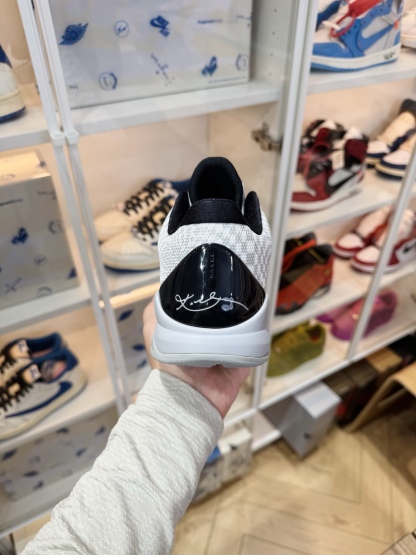 Kobe 5 Protro 白灰斑馬 "Zebra"  尺碼 40-48.5 CD4991-003