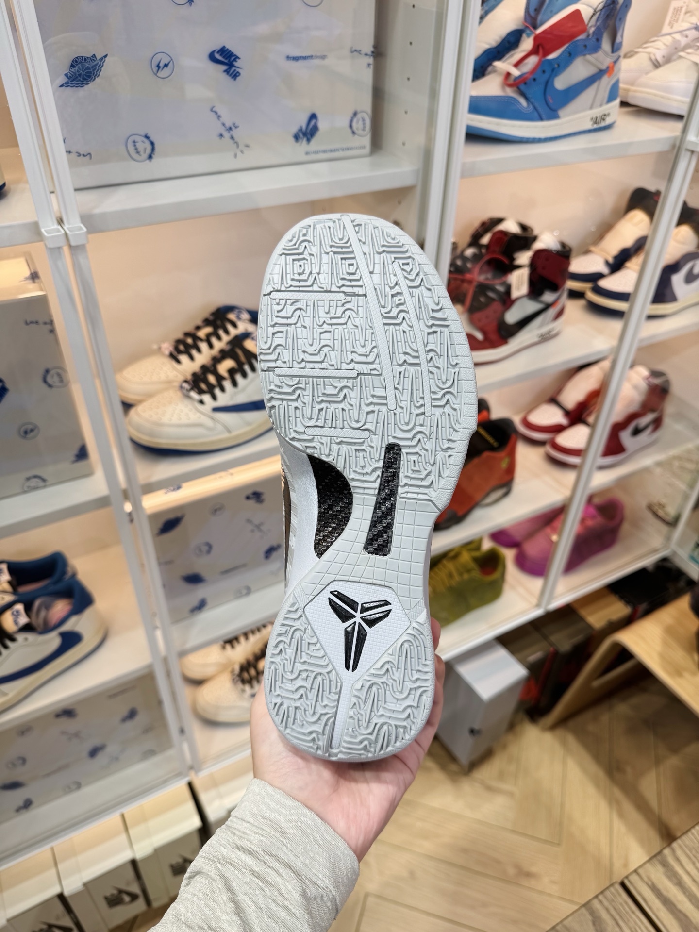 Kobe 5 Protro 白灰斑馬 "Zebra"  尺碼 40-48.5 CD4991-003