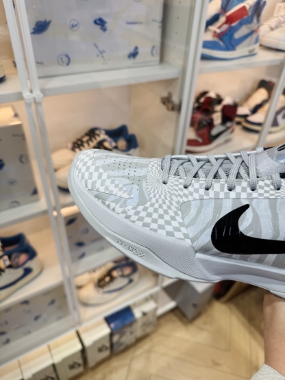 Kobe 5 Protro 白灰斑馬 "Zebra"  尺碼 40-48.5 CD4991-003