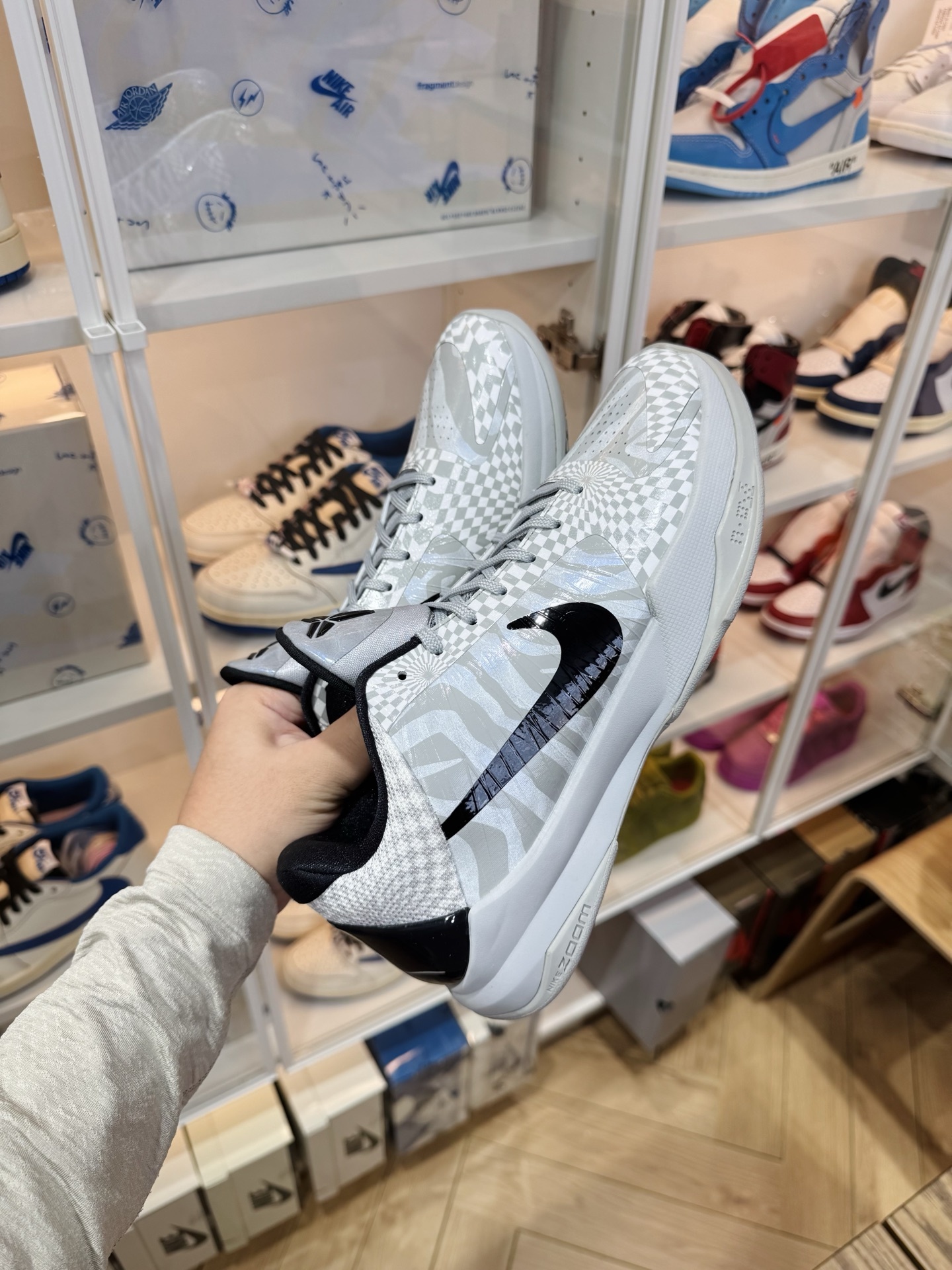 Kobe 5 Protro 白灰斑馬 "Zebra"  尺碼 40-48.5 CD4991-003