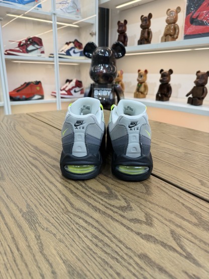 Air Max 95 OG Neon  男女同款 灰色 2025版  尺碼 40-48「US7-14」 HM4740-001