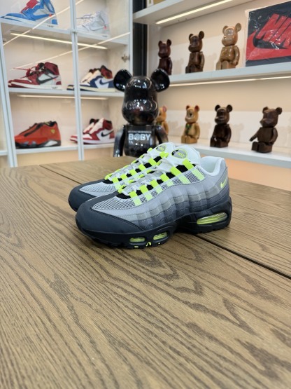 Air Max 95 OG Neon  男女同款 灰色 2025版  尺碼 40-48「US7-14」 HM4740-001