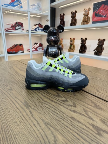 Air Max 95 OG Neon  男女同款 灰色 2025版  尺碼 40-48「US7-14」 HM4740-001