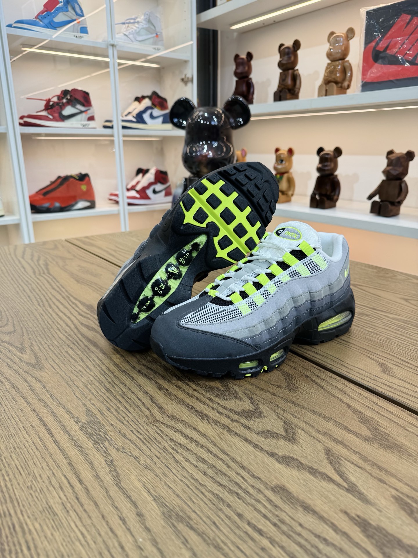 Air Max 95 OG Neon  男女同款 灰色 2025版  尺碼 40-48「US7-14」 HM4740-001