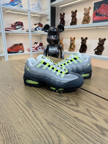 Air Max 95 OG Neon  男女同款 灰色 2025版  尺碼 40-48「US7-14」 HM4740-001