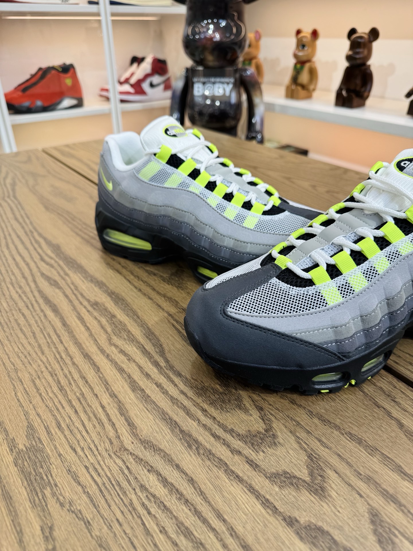 Air Max 95 OG Neon  男女同款 灰色 2025版  尺碼 40-48「US7-14」 HM4740-001