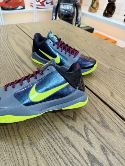 Kobe 5 Protro  紫色小丑 CD4991-001 尺碼 40-48.5「US7-14」