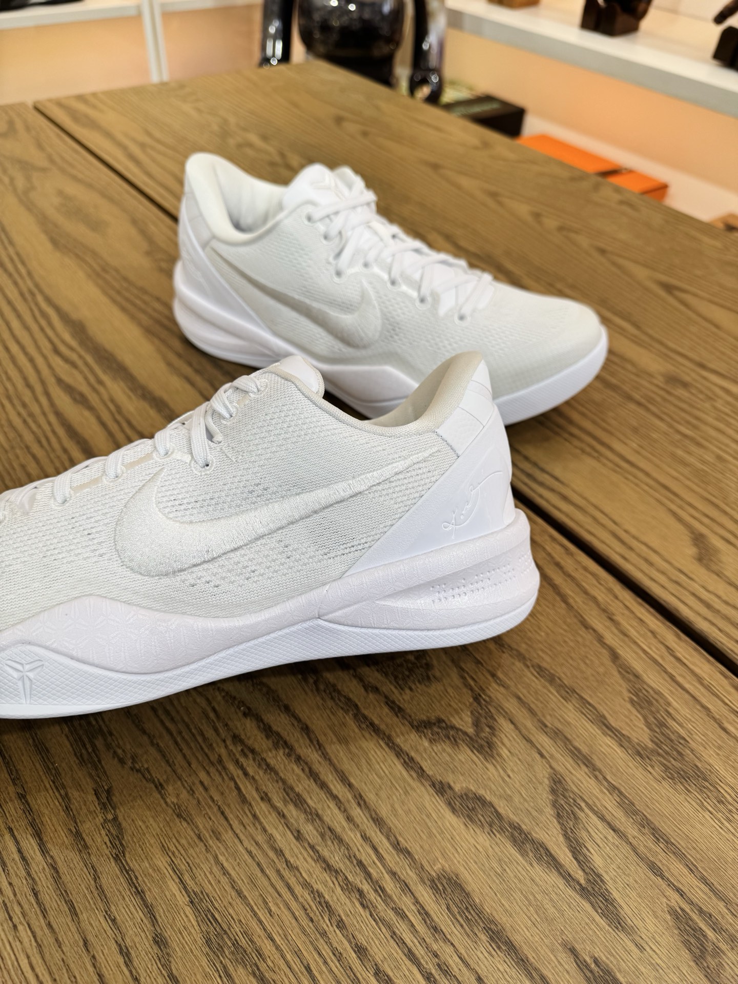 Kobe 8 Protro  白龍 Halo 🐲 FJ9364-100 尺碼 40-48.5「US7-14」