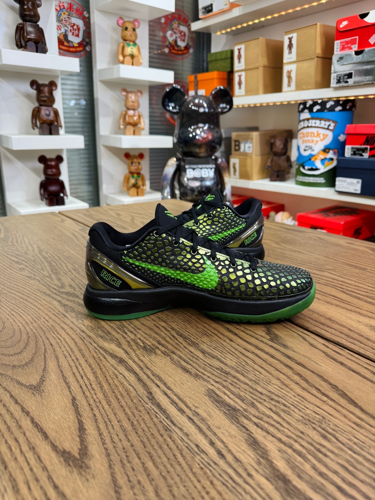 Kobe 6 黑金綠 Supreme Rice 元年2011款 446442-301 尺碼 40-50.5「US7-16」