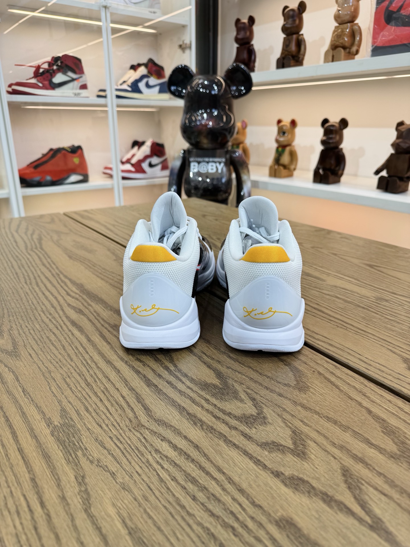 Kobe 5 Protro 黑白李小龍  Bruce Lee Alt CD4991-101 尺碼 40-48.5「US7-14」