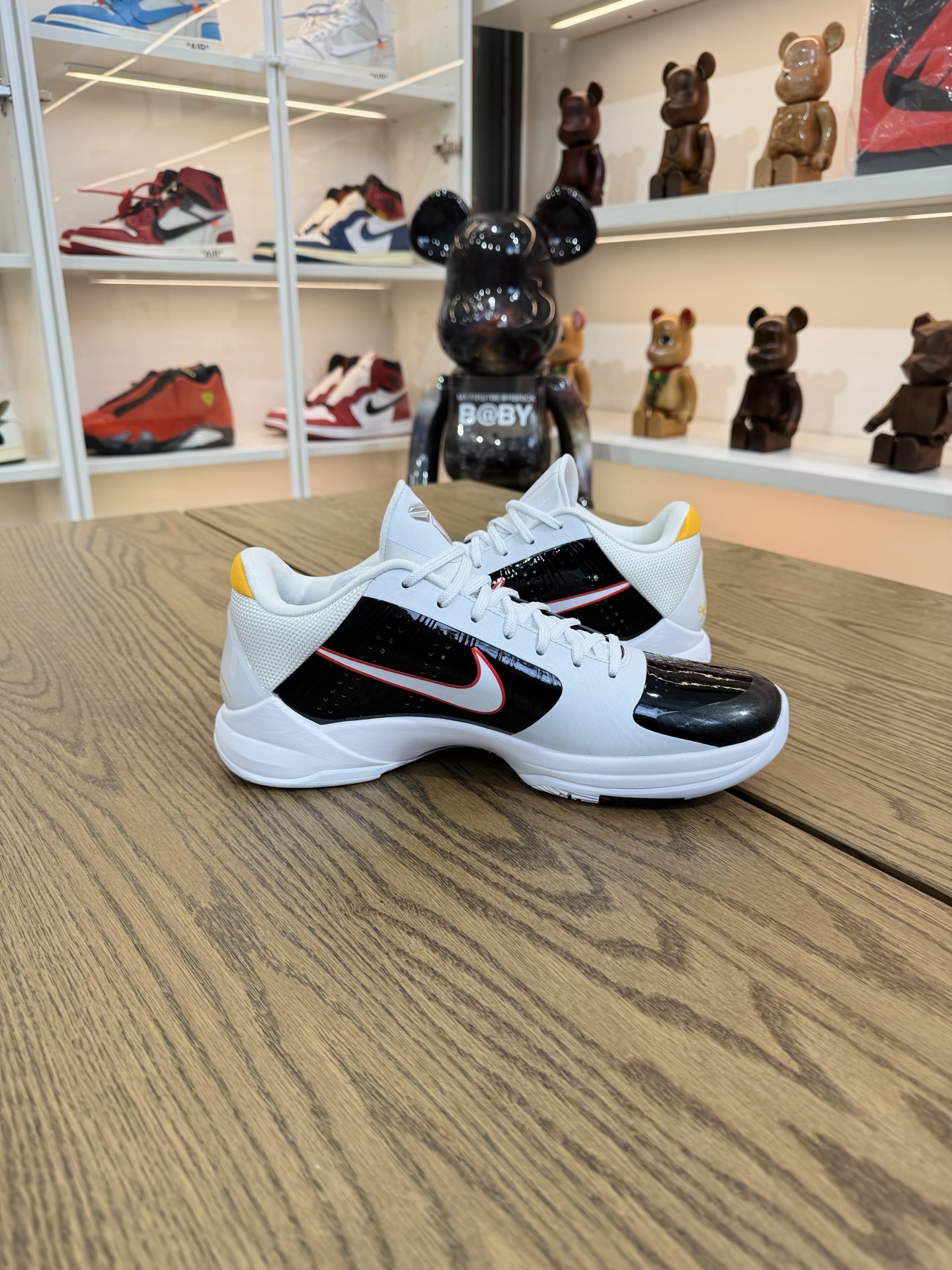 Kobe 5 Protro 黑白李小龍  Bruce Lee Alt CD4991-101 尺碼 40-48.5「US7-14」