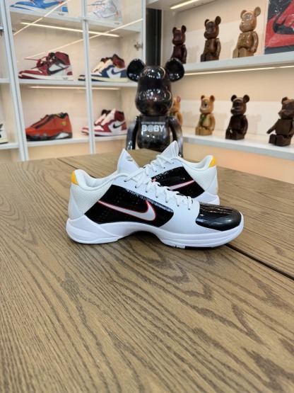 Kobe 5 Protro 黑白李小龍  Bruce Lee Alt CD4991-101 尺碼 40-48.5「US7-14」