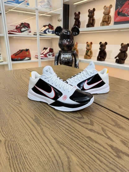 Kobe 5 Protro 黑白李小龍  Bruce Lee Alt CD4991-101 尺碼 40-48.5「US7-14」