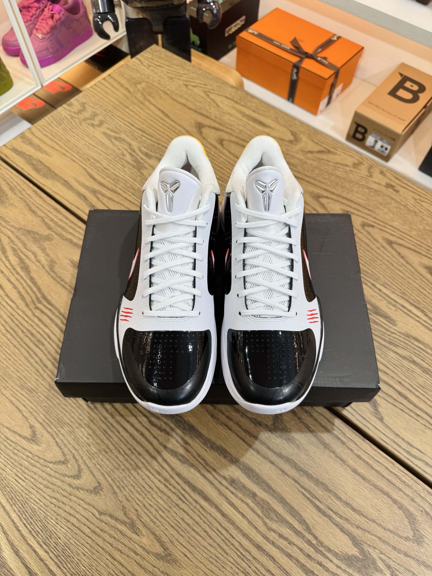 Kobe 5 Protro 黑白李小龍  Bruce Lee Alt CD4991-101 尺碼 40-48.5「US7-14」