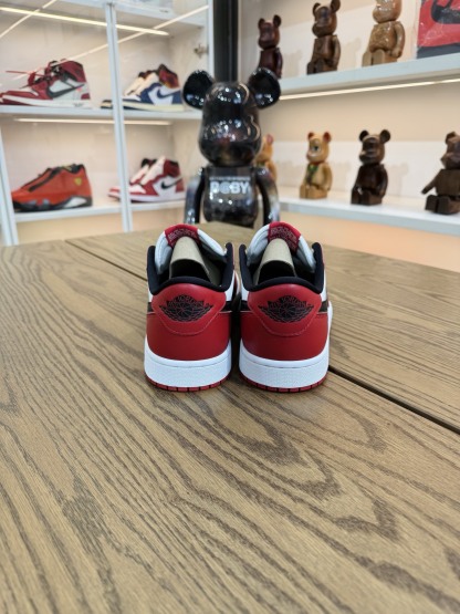 AJ1 LOW OG Chicago  芝加哥 2025版 HQ6998-600 尺碼 40-48.5「US7-14」