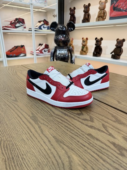 AJ1 LOW OG Chicago  芝加哥 2025版 HQ6998-600 尺碼 40-48.5「US7-14」